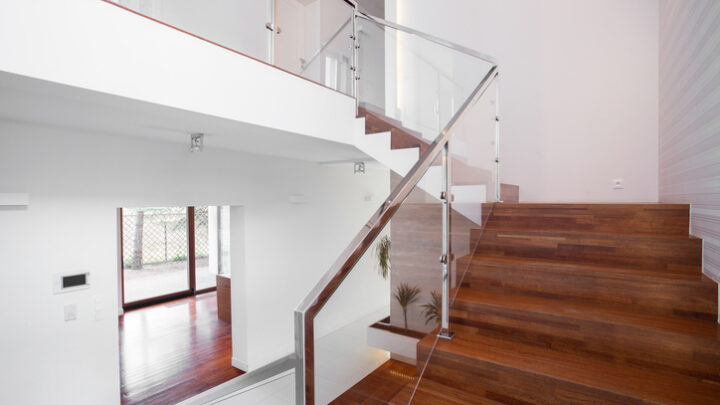 Barandillas de cristal en escaleras