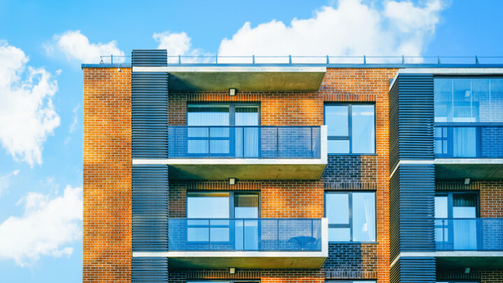 ¿Es legal cerrar la terraza de mi casa?