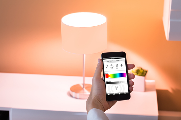 Cómo iluminar tu casa: luz cálida o fría, capas y estancias