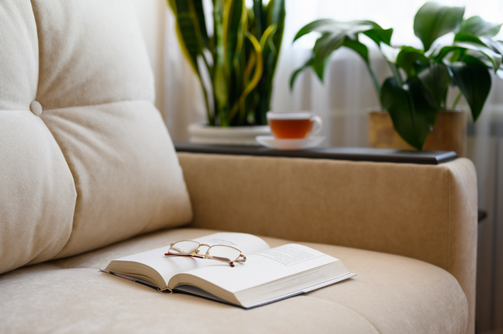 Cómo crear un rincón de lectura perfecto con bajo presupuesto